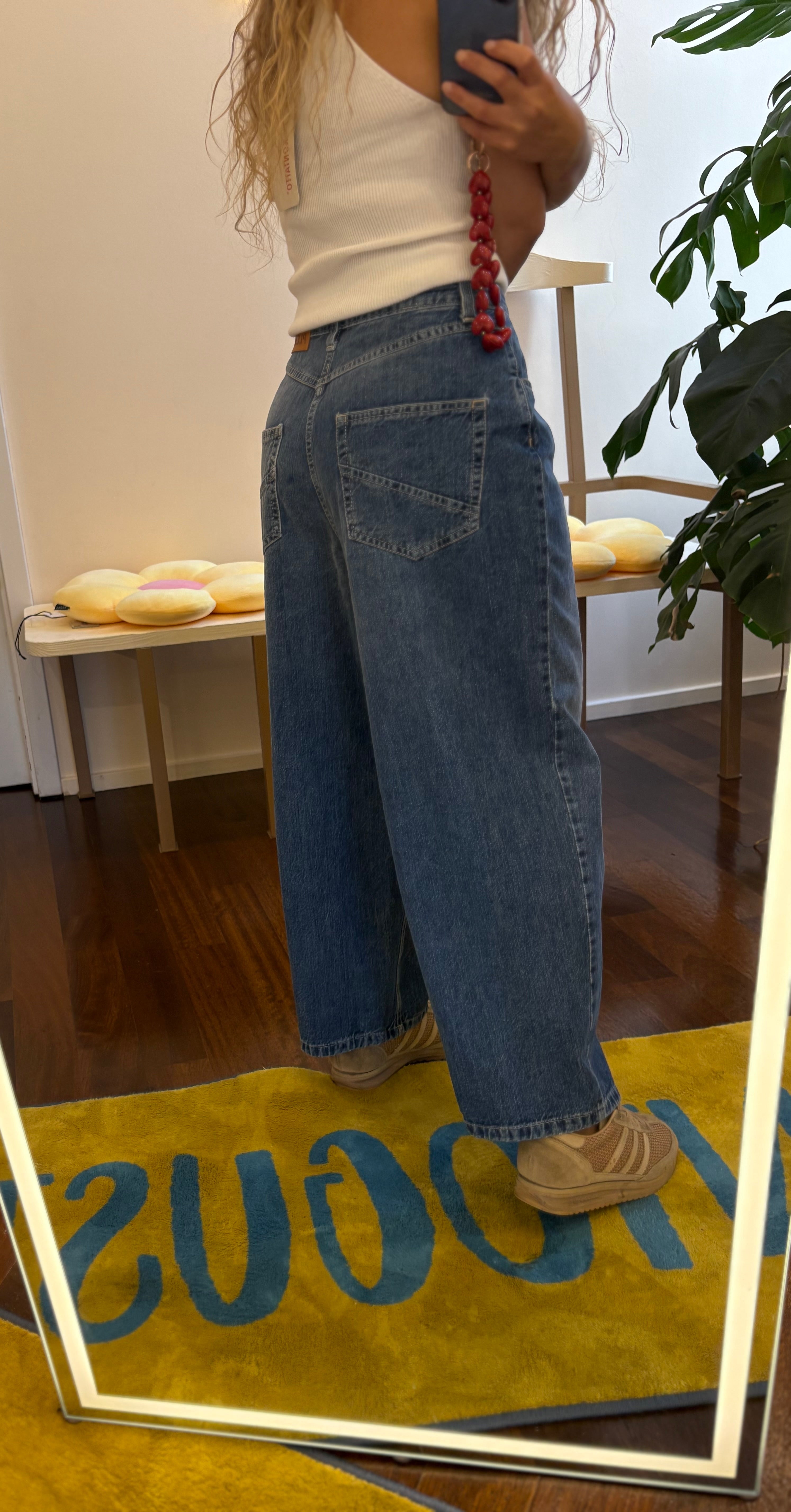 Weite Jeans mit Mittelnaht