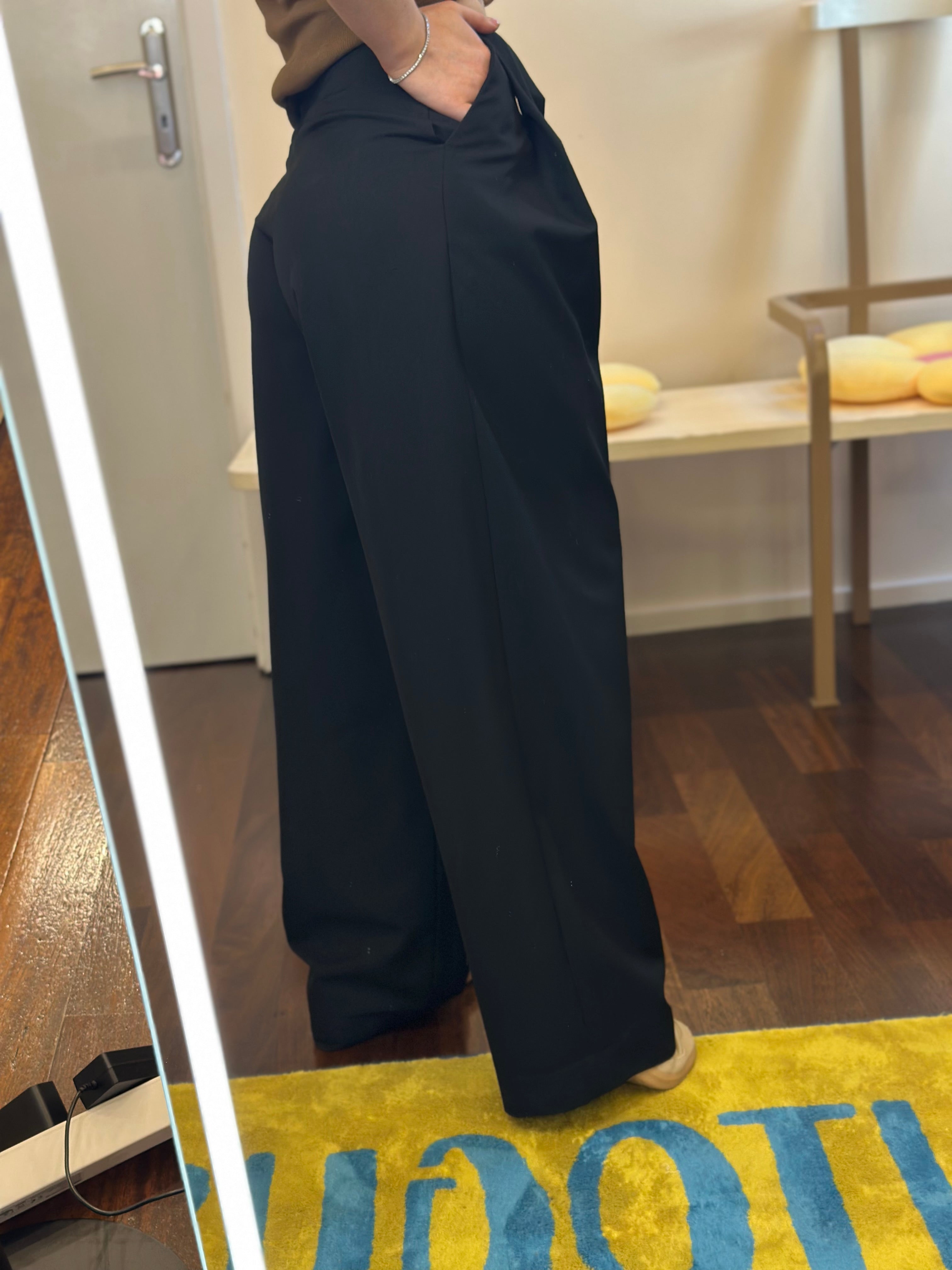 Hose Schwarz mit Bundfalten vorne