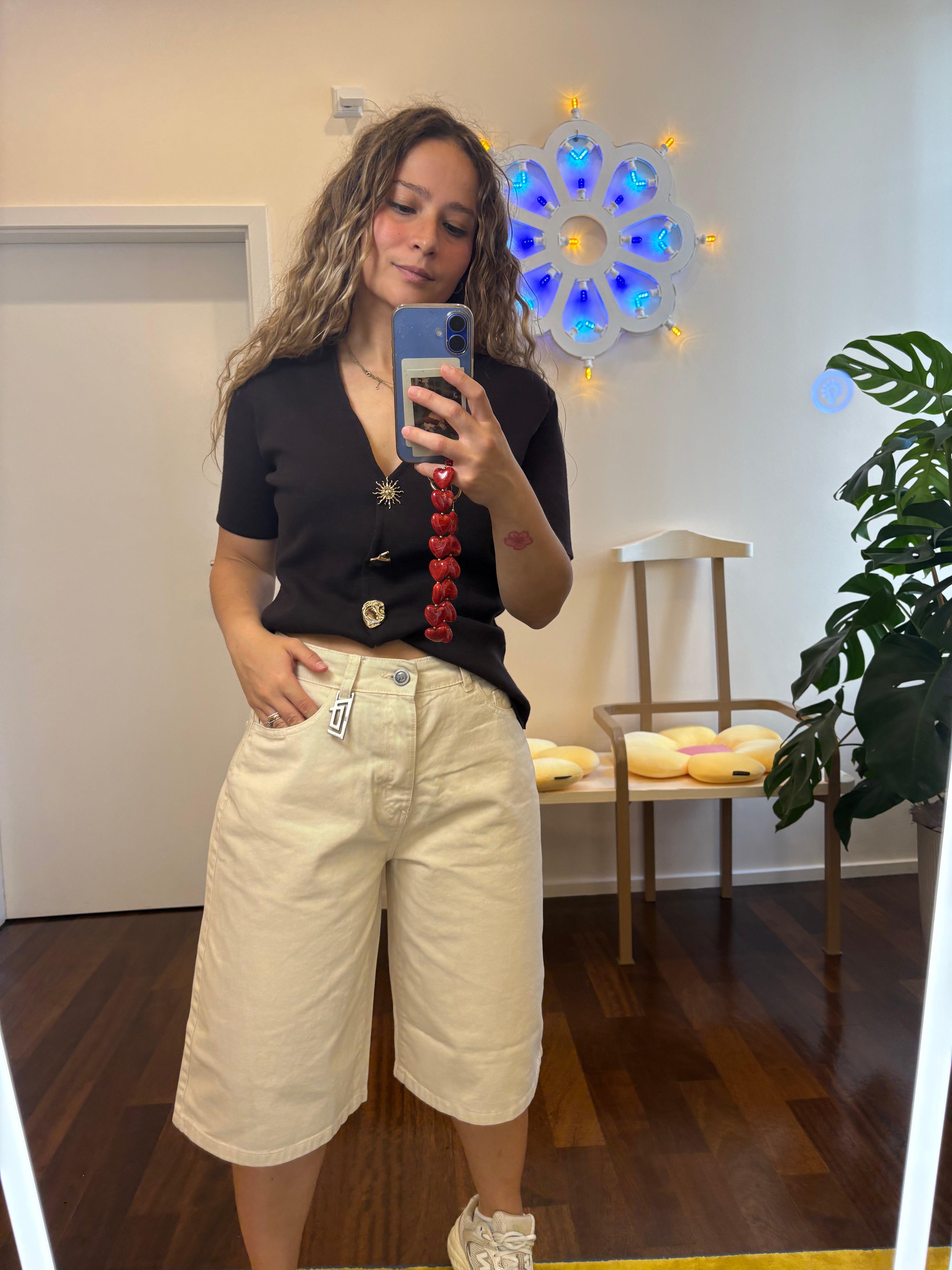 Bermuda Jijil Oversize Elfenbein mit Logo-Anhänger