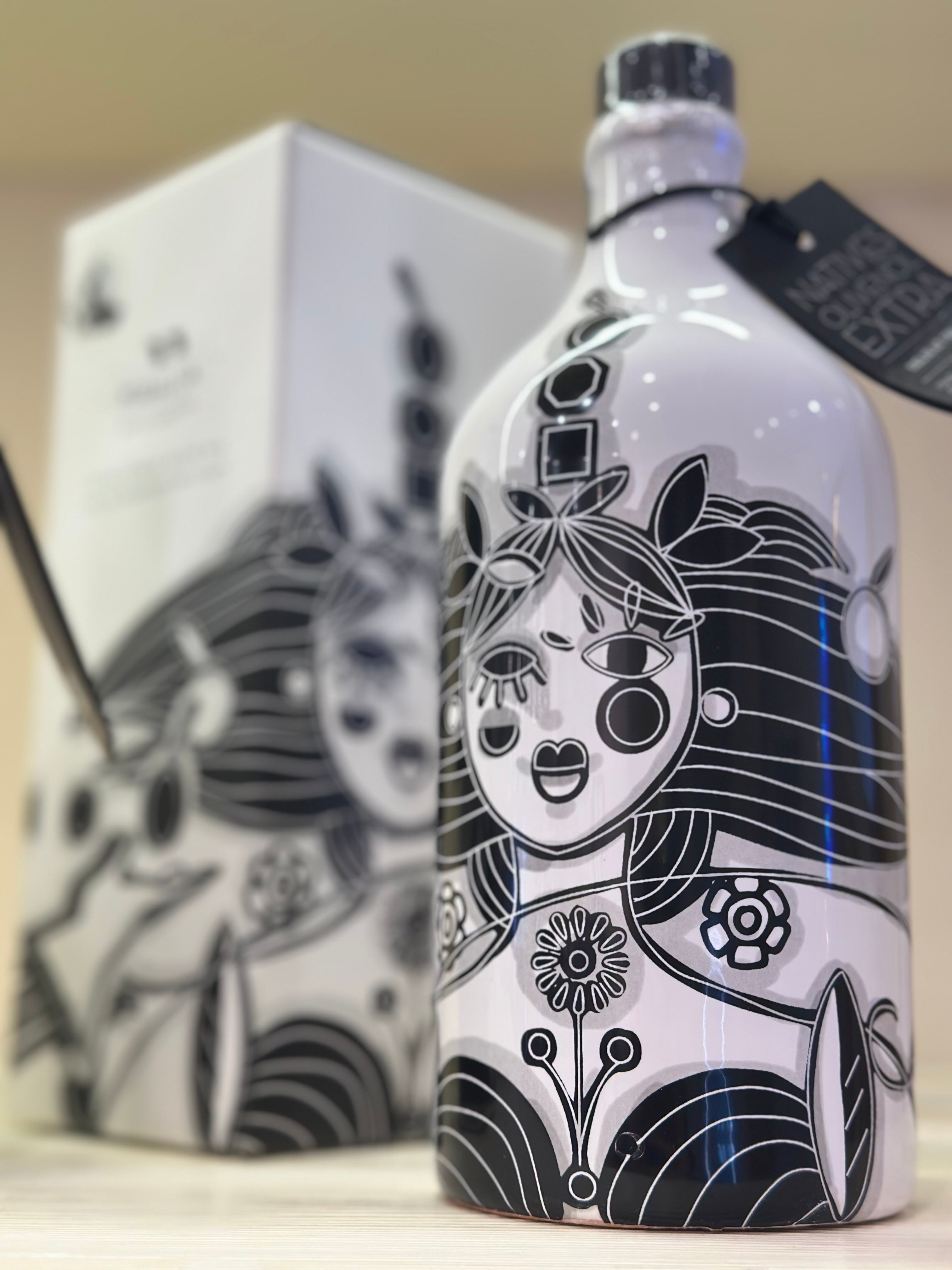 Olivenöl in Keramikflasche Mutter Natur Schwarz-Weiß Muraglia