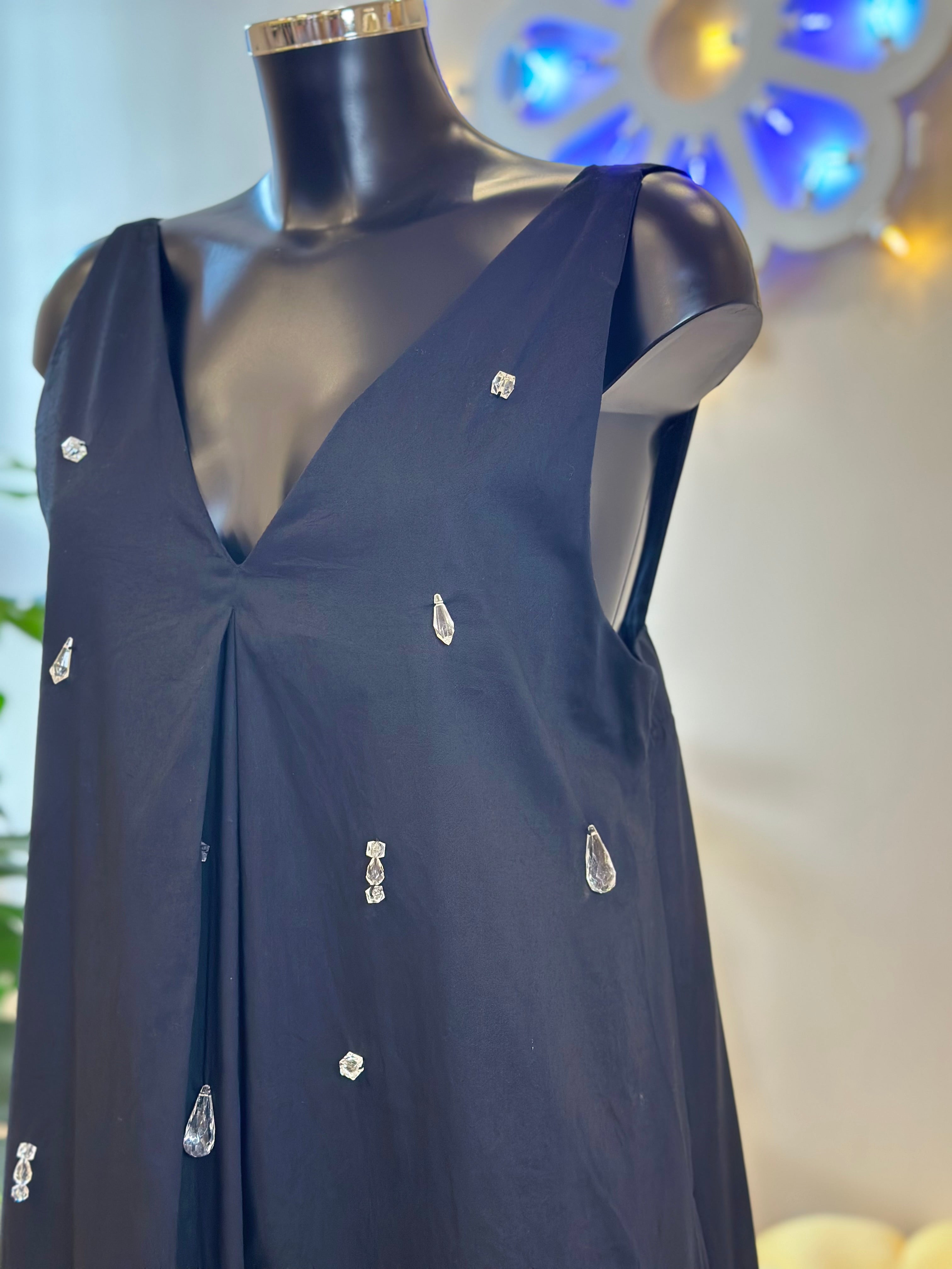Kleid mit Applikationen Schwarz Jijil