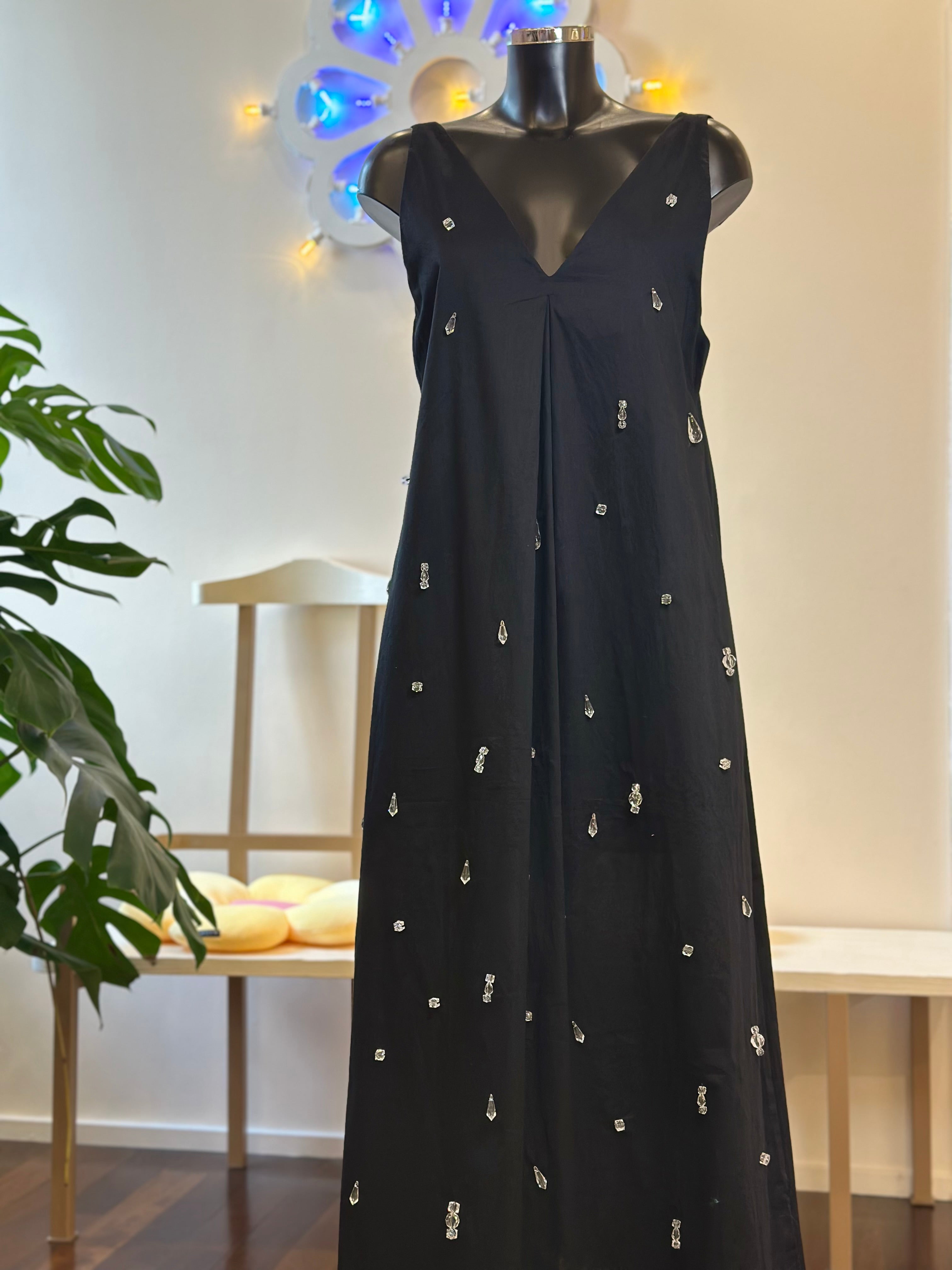 Kleid mit Applikationen Schwarz Jijil