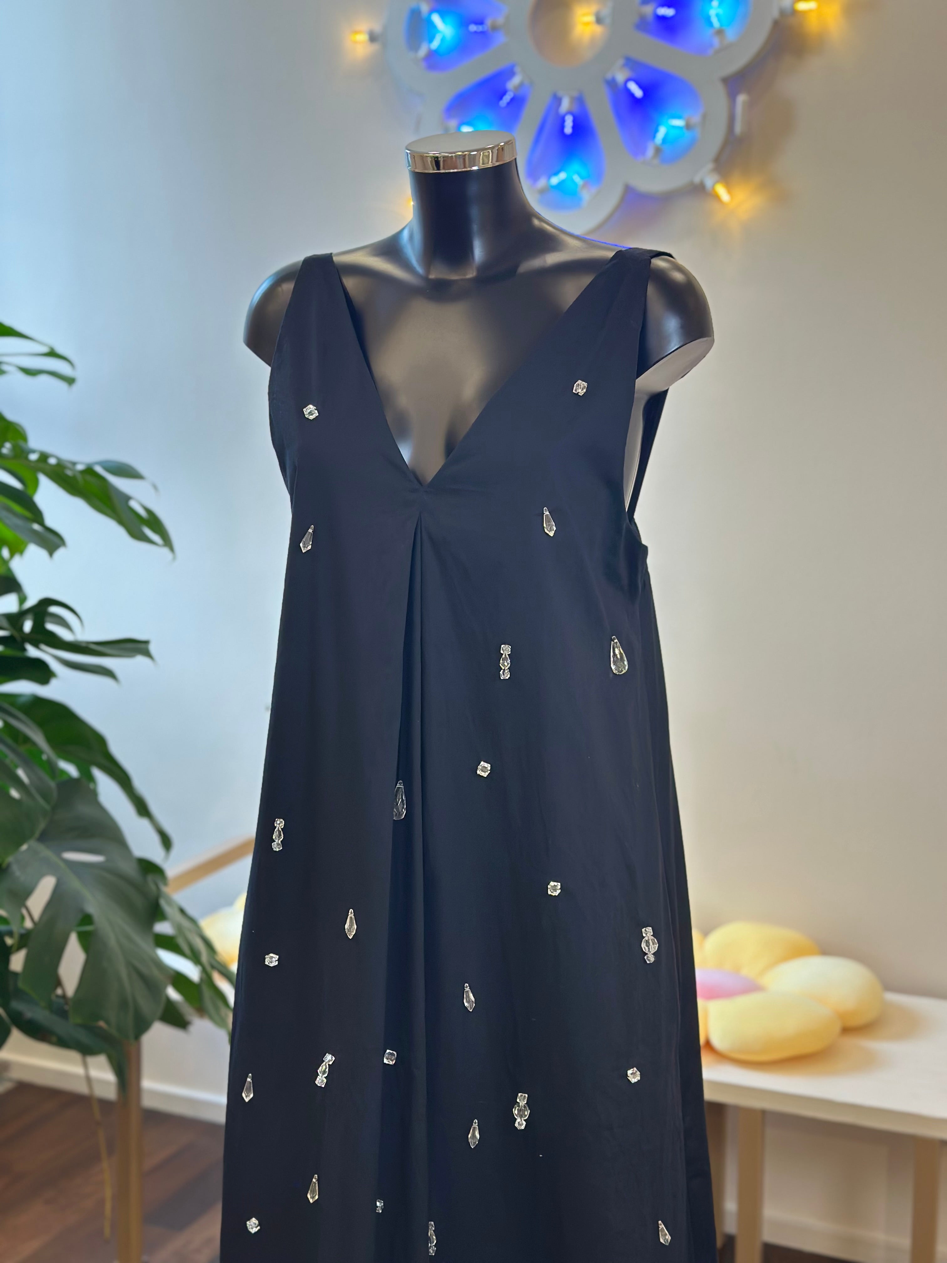 Kleid mit Applikationen Schwarz Jijil