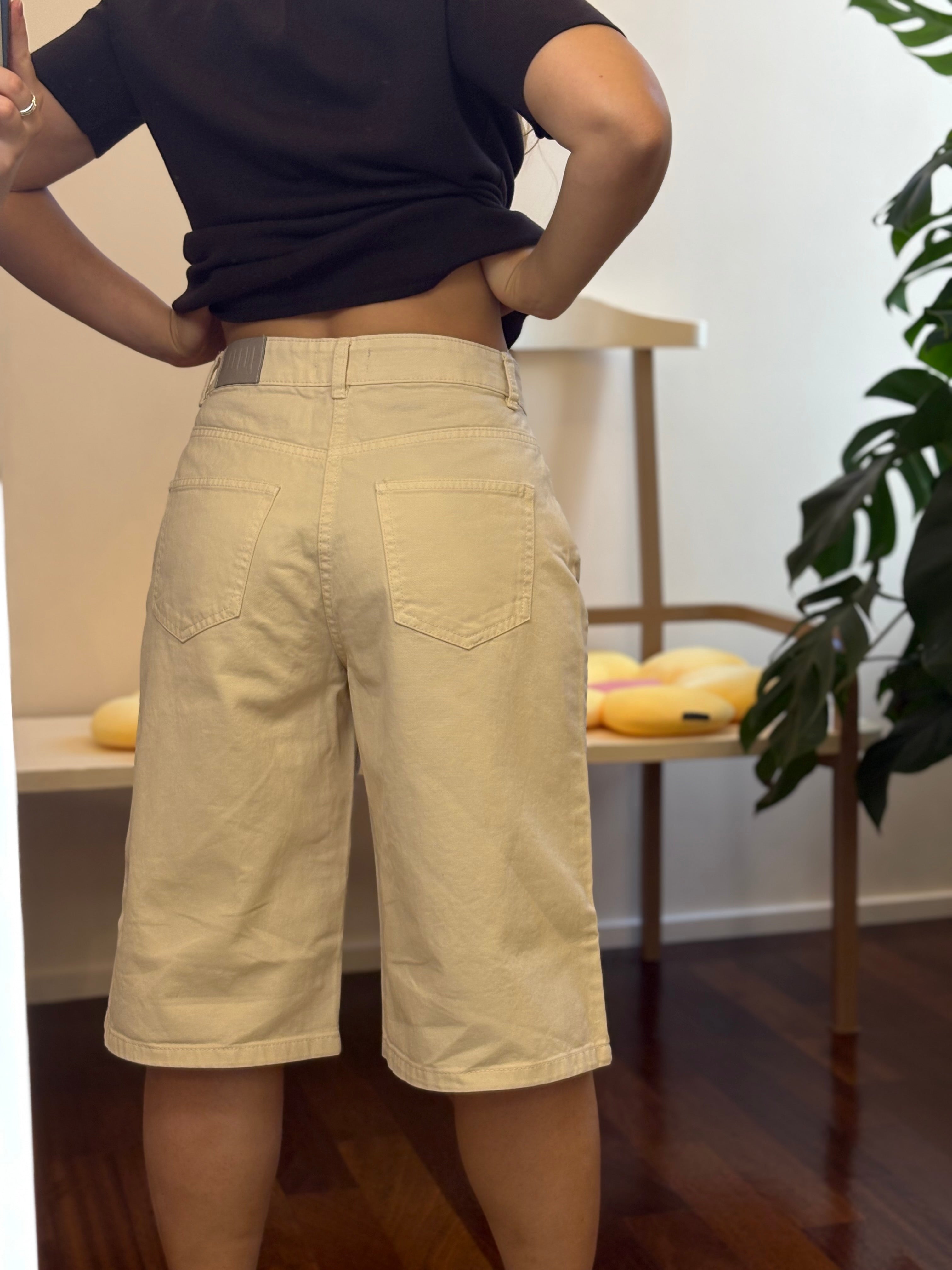 Bermuda Jijil Oversize Elfenbein mit Logo-Anhänger