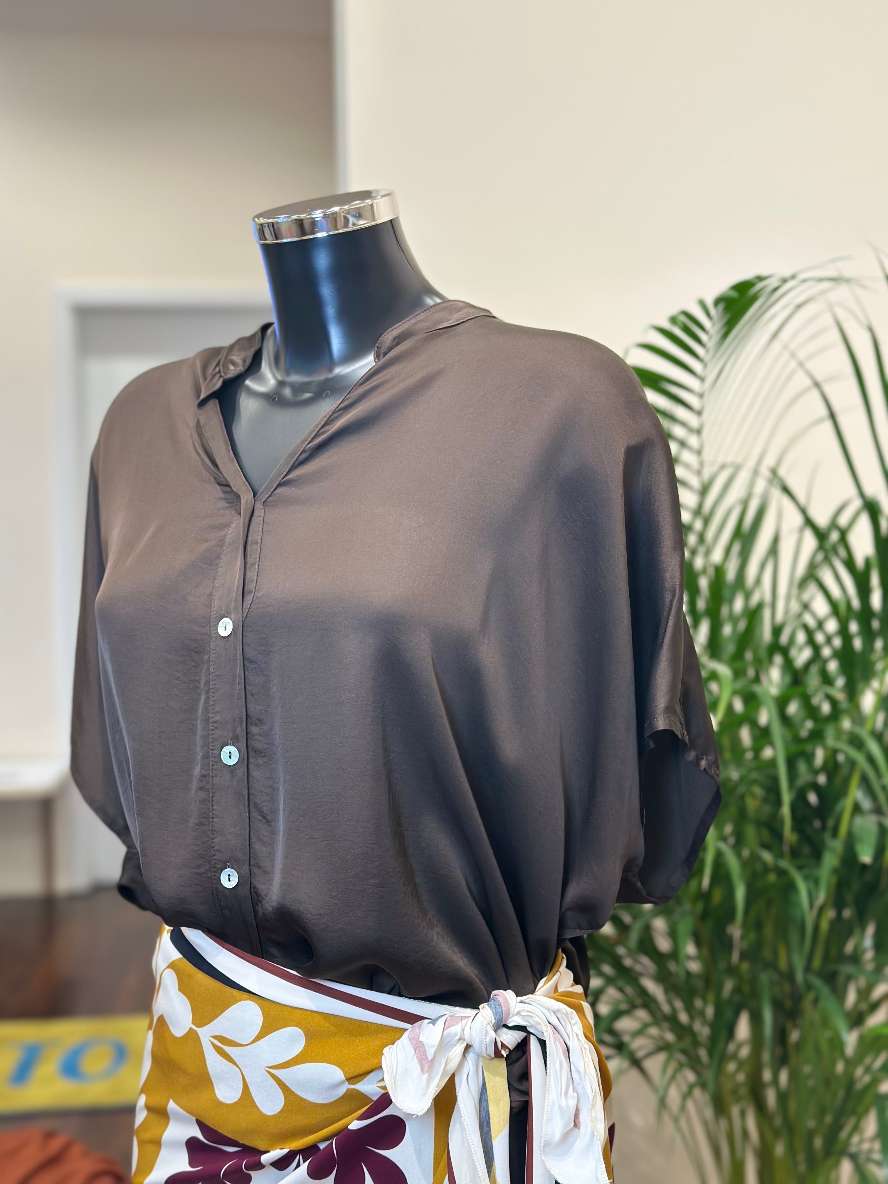 Viskose-Shirt mit Knöpfen in Braun