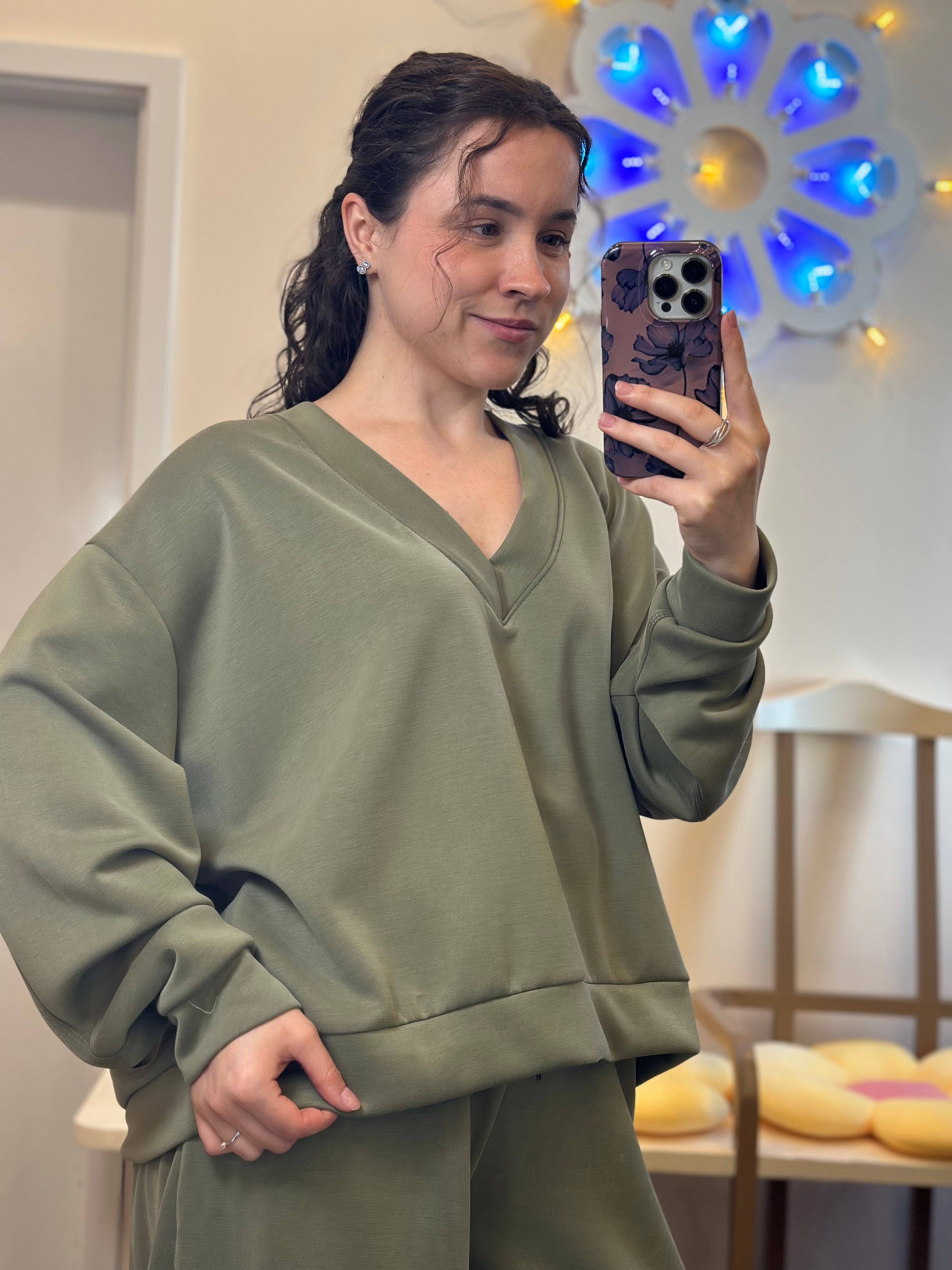 Sweatshirt mit V-Ausschnitt Militärgrün Kontatto