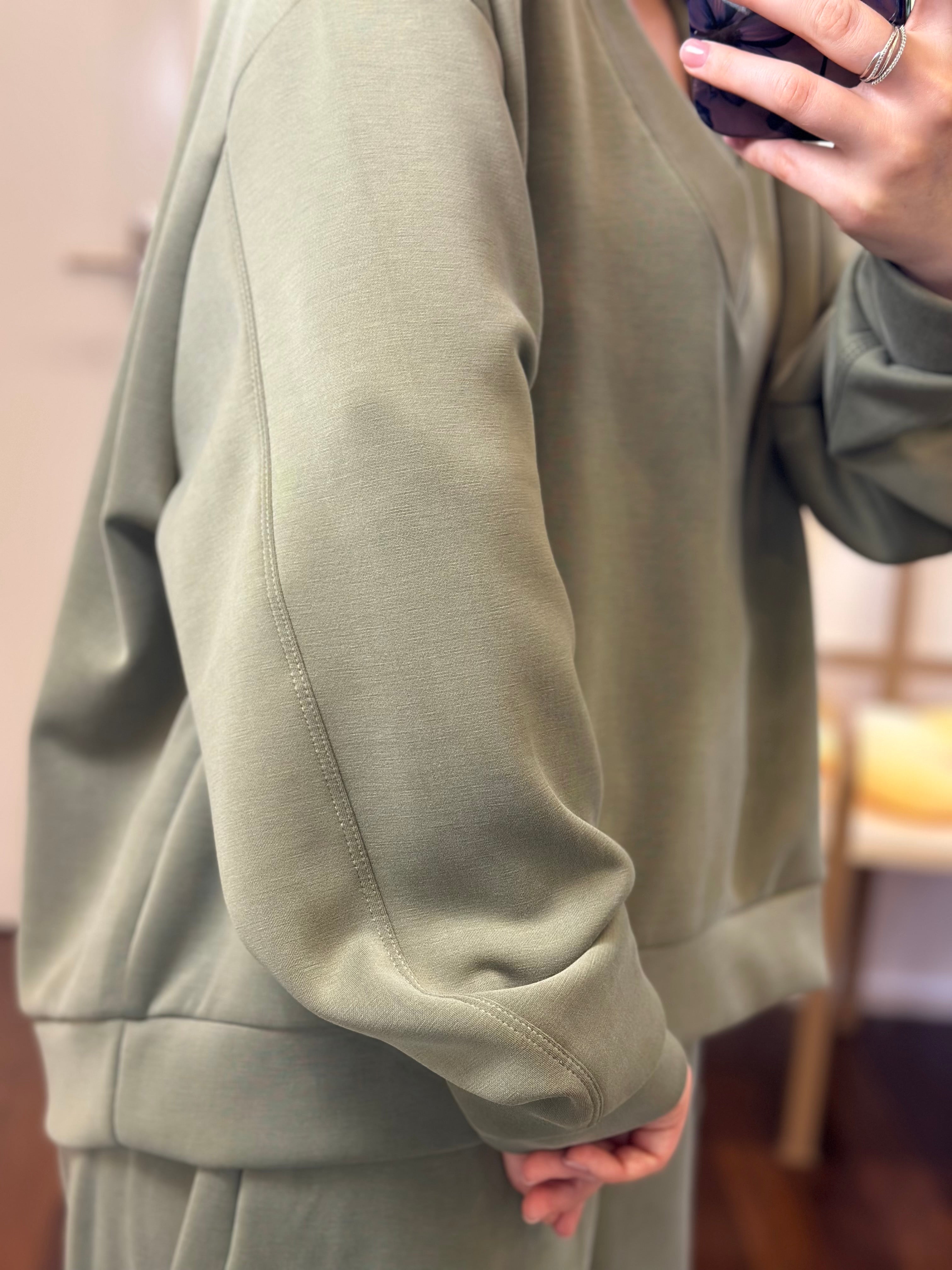 Sweatshirt mit V-Ausschnitt Militärgrün Kontatto
