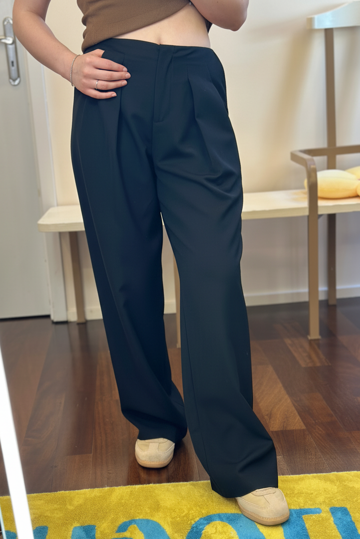Hose Schwarz mit Bundfalten vorne