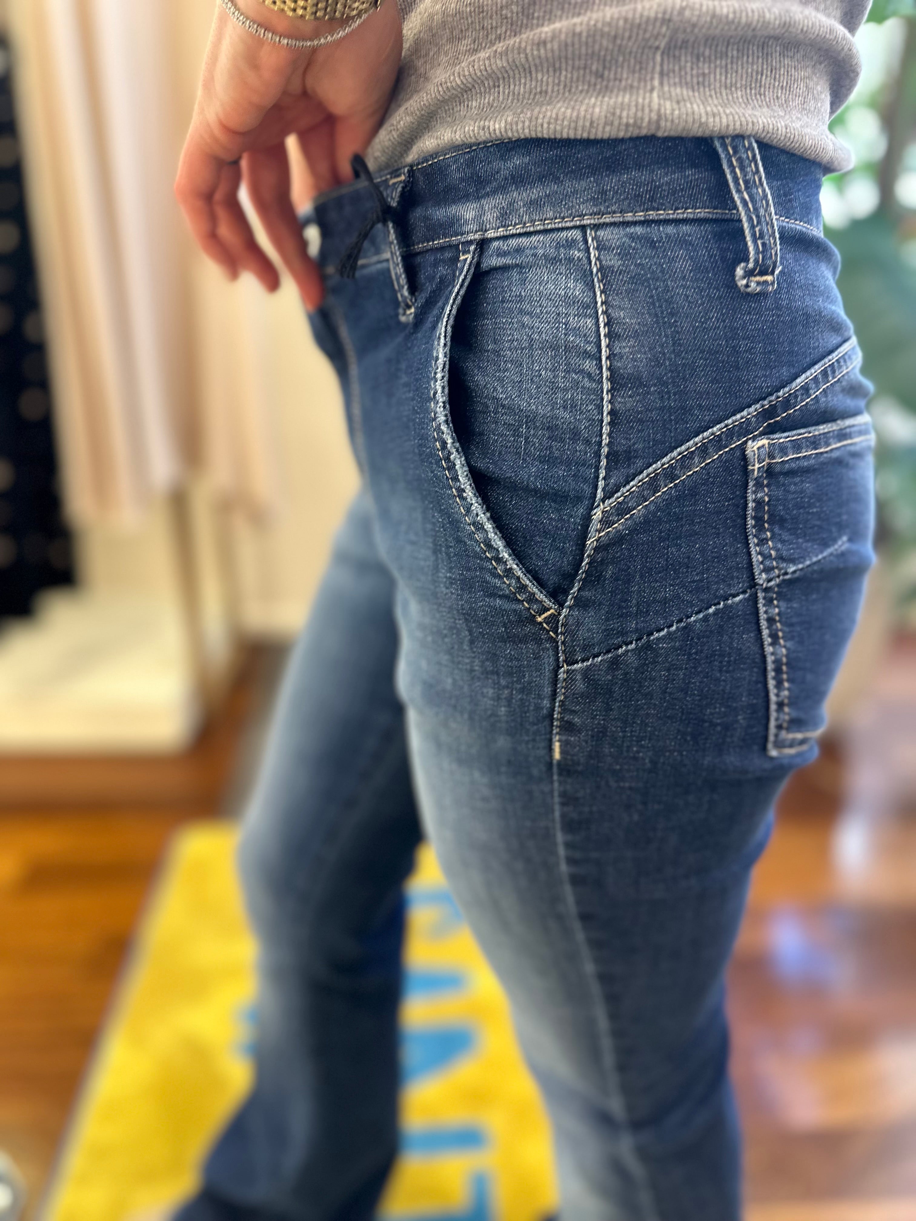 Blaue Jeans Mittlere Taille Boot Cut