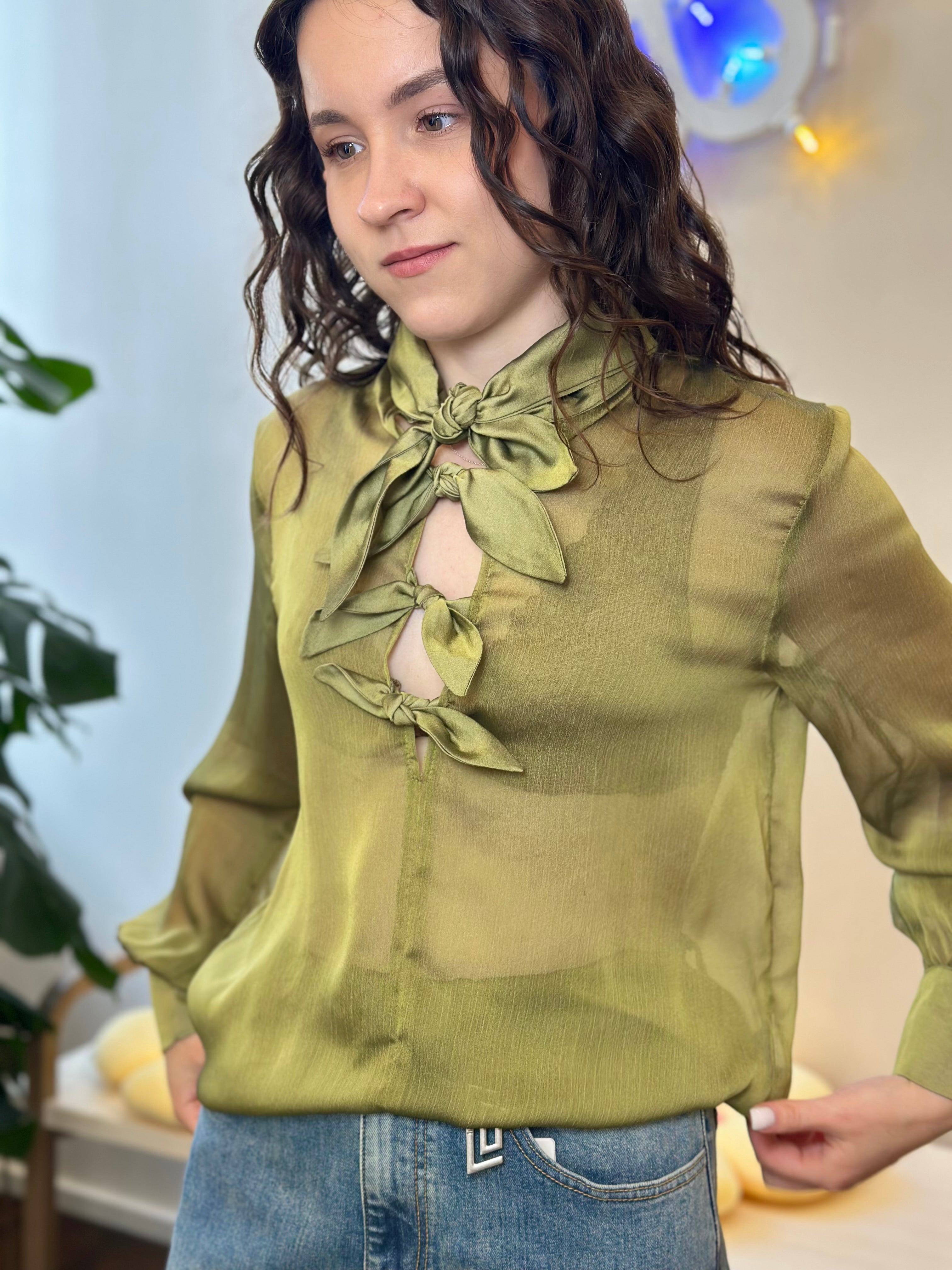 Jijil – Bluse Lime mit drei Schleifen
