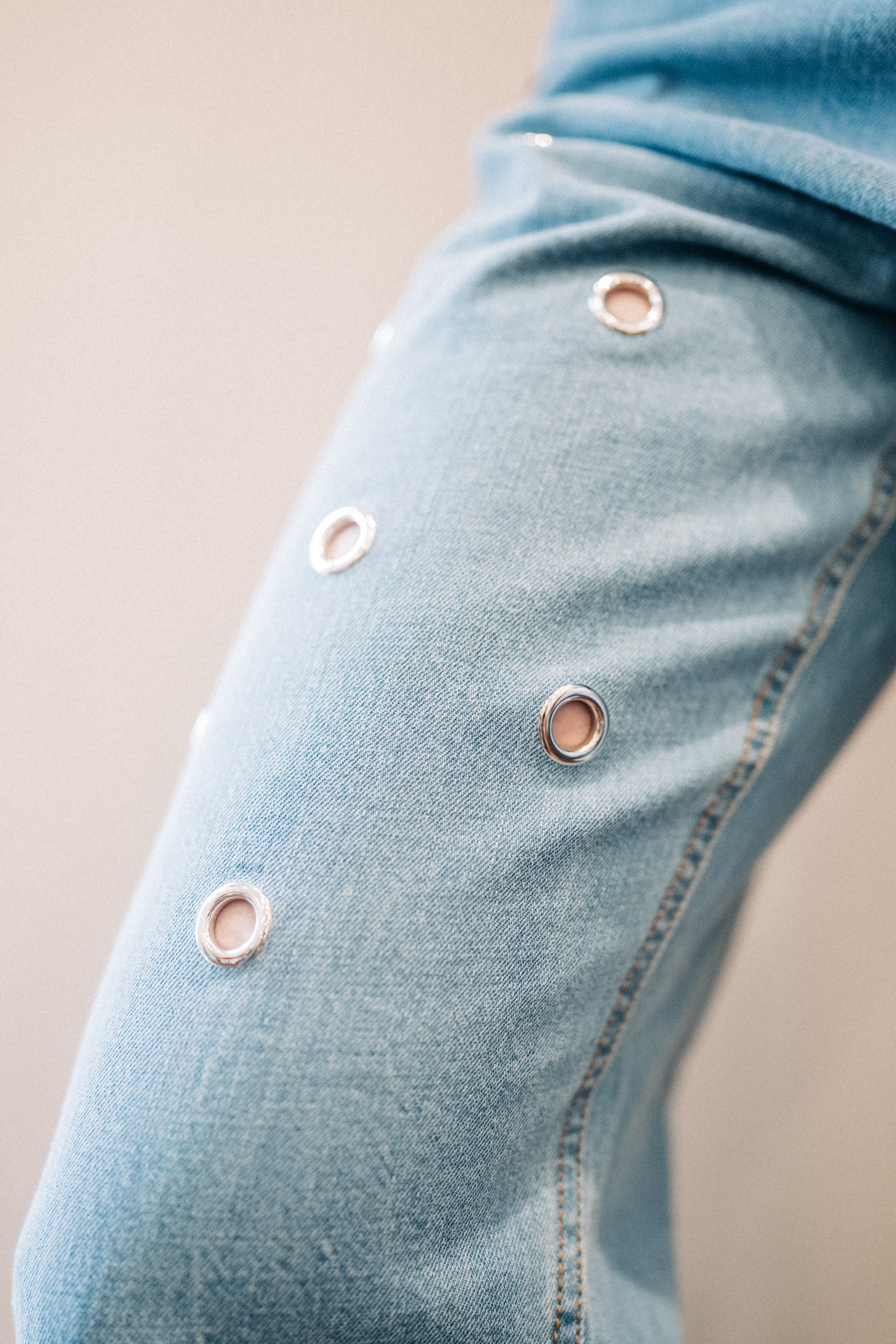 Jeans mit Applikationen Jijil