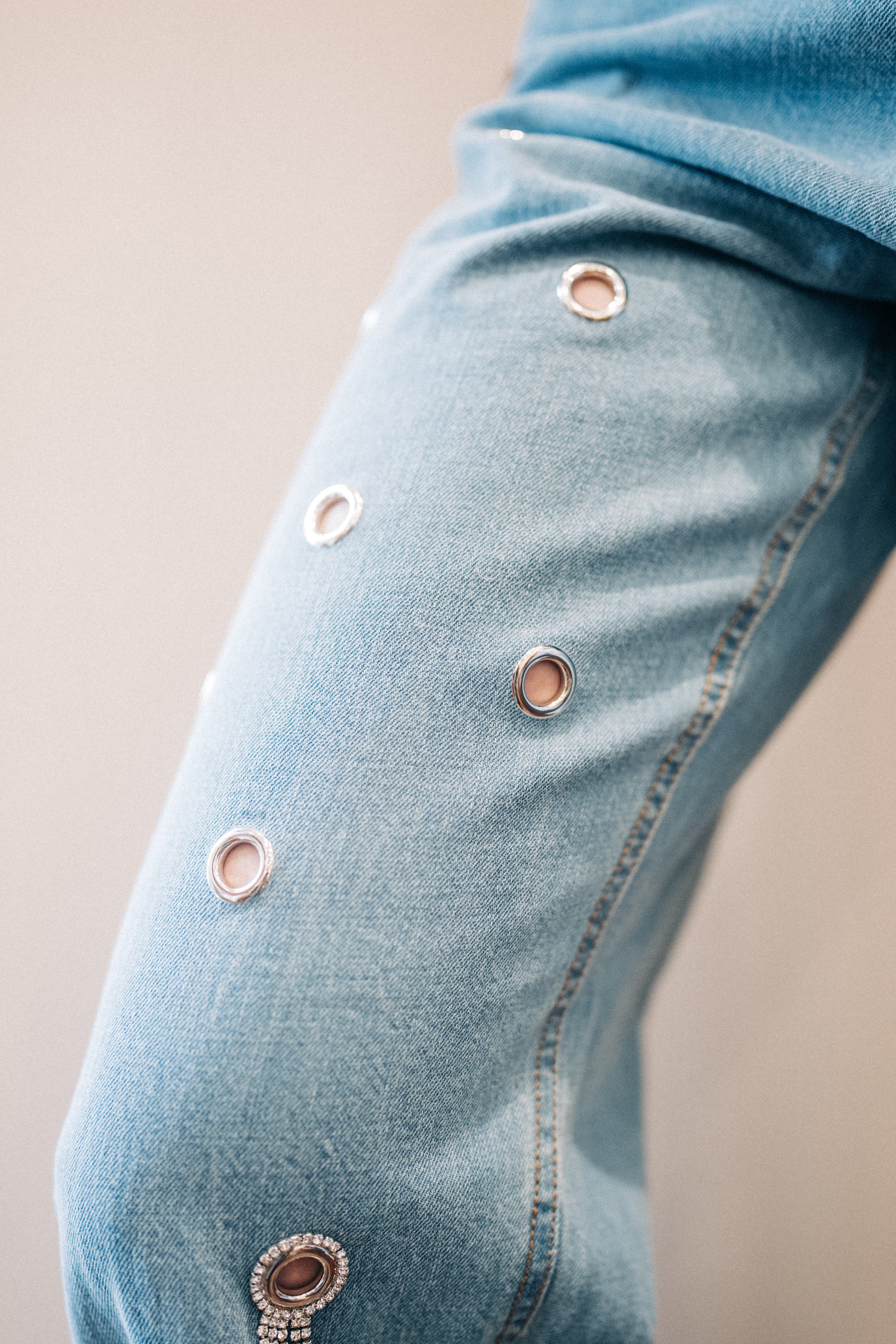 Jeans mit Applikationen Jijil