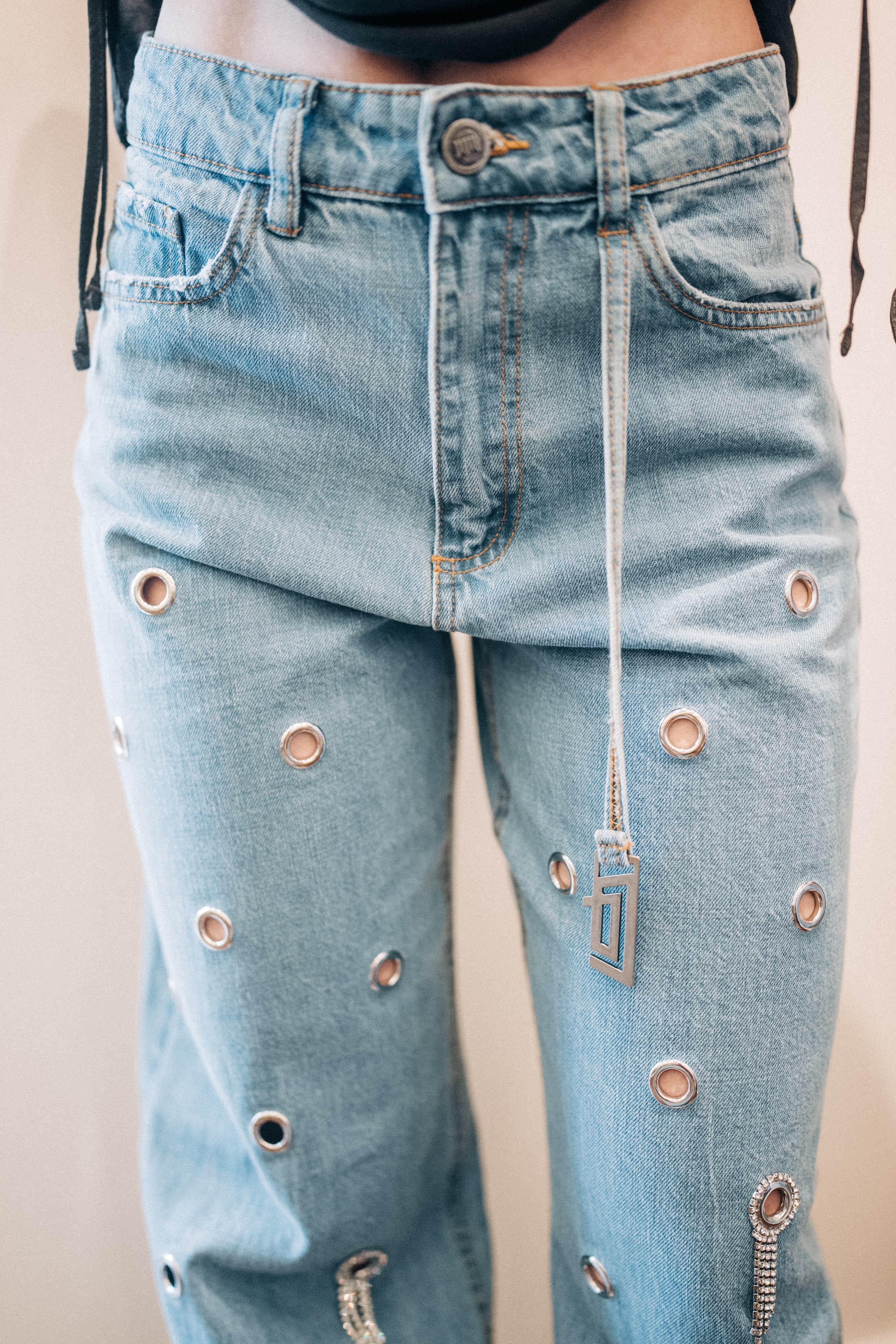 Jeans mit Applikationen Jijil