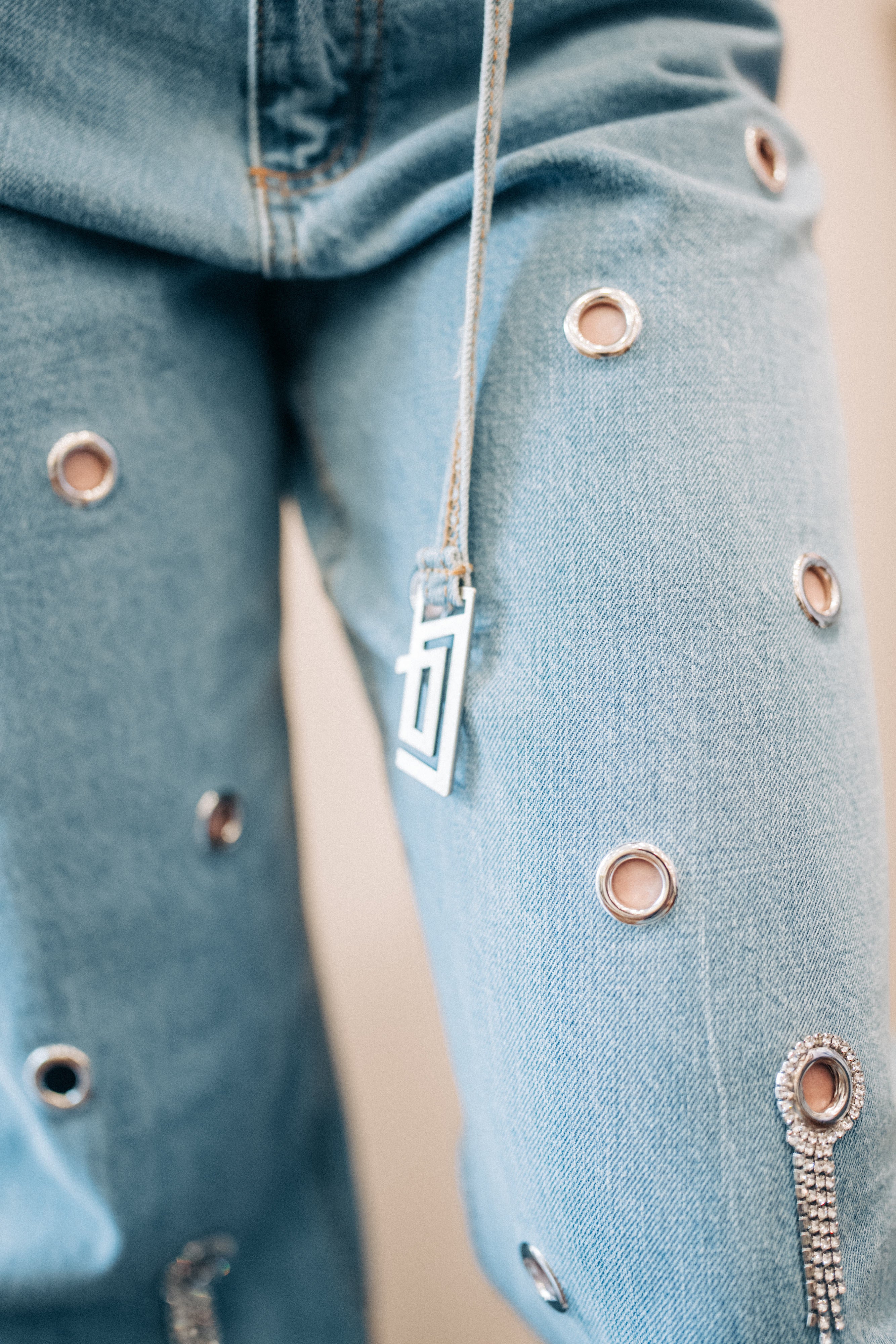 Jeans mit Applikationen Jijil