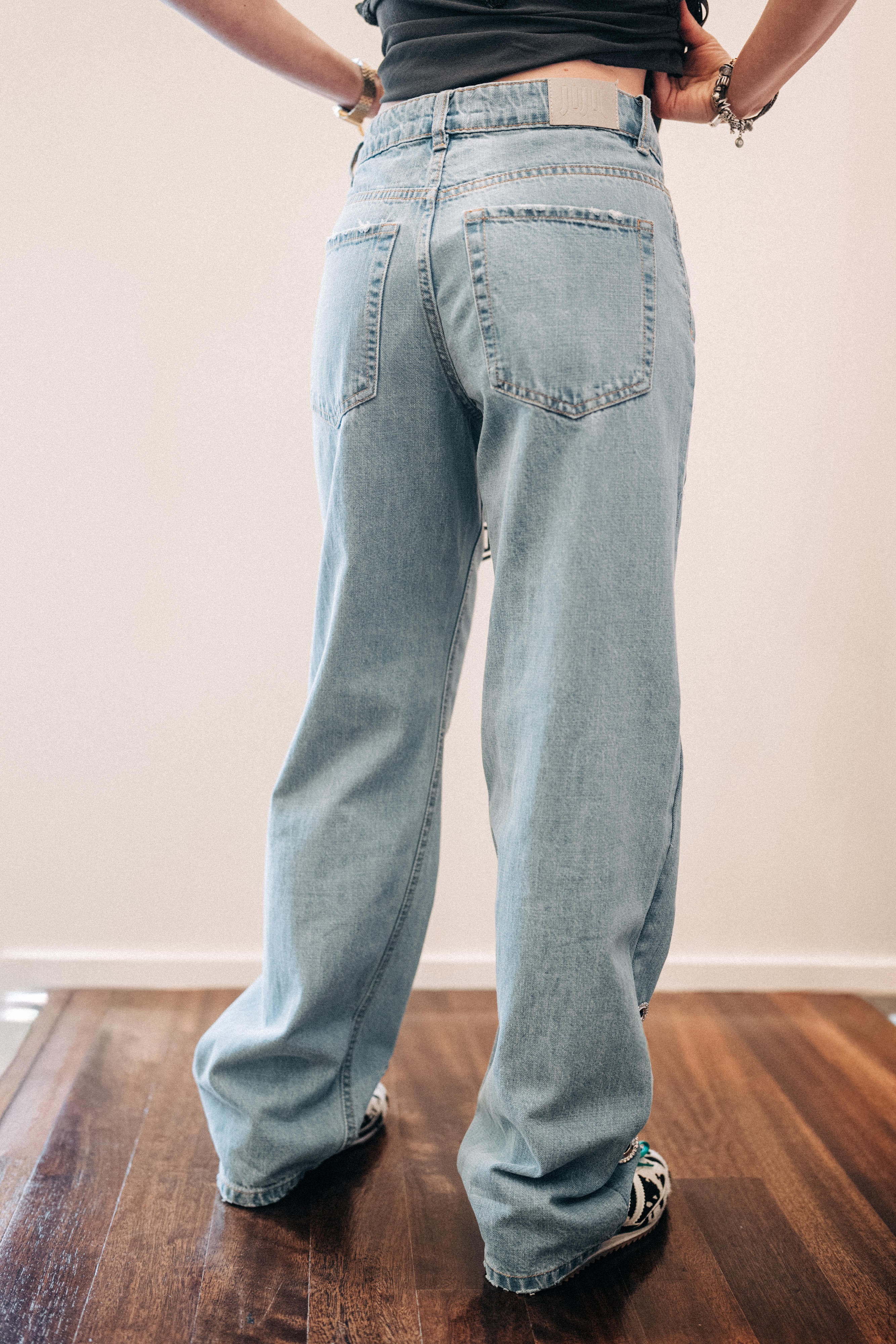 Jeans mit Applikationen Jijil