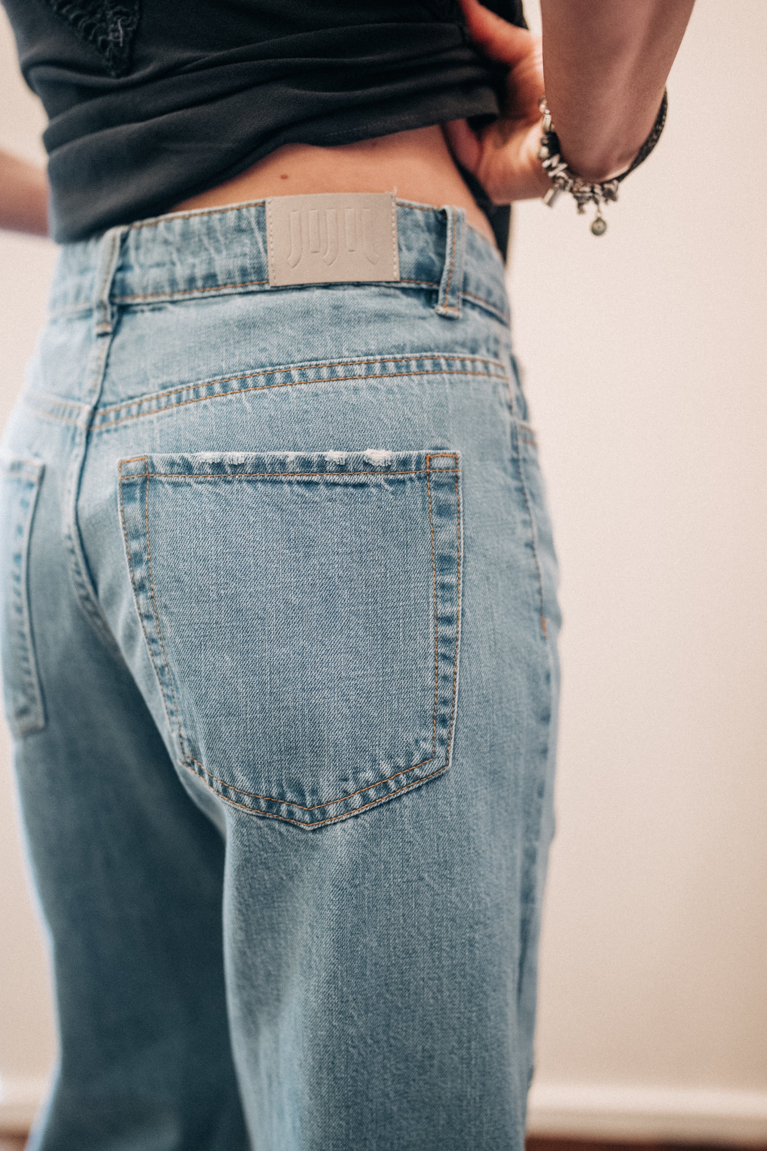 Jeans mit Applikationen Jijil