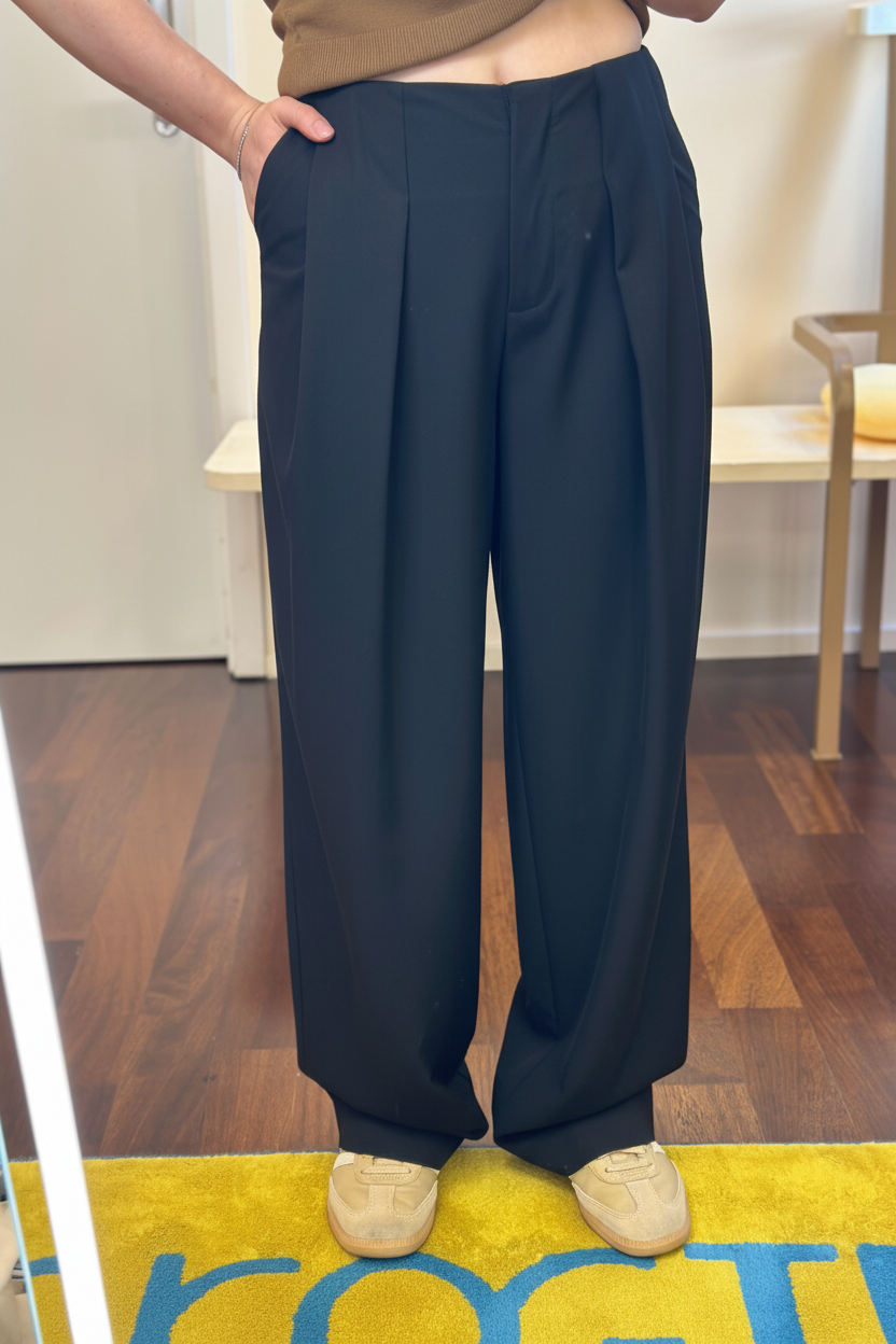 Hose Schwarz mit Bundfalten vorne