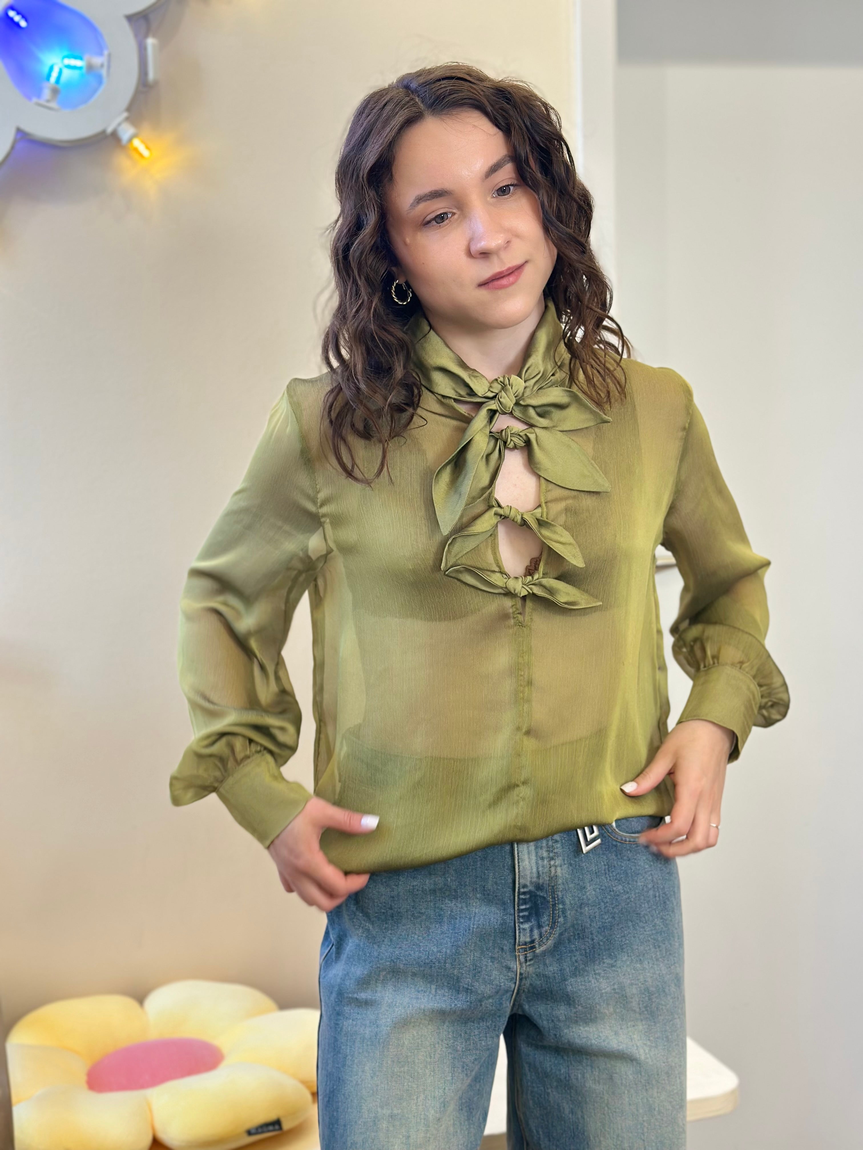 Jijil – Bluse Lime mit drei Schleifen